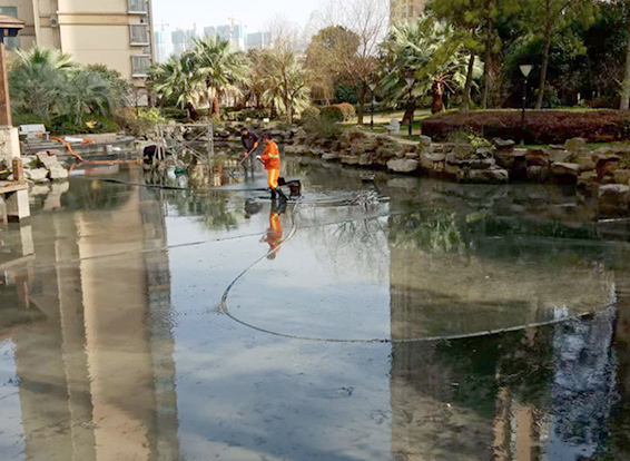 个旧景观池淤泥清理